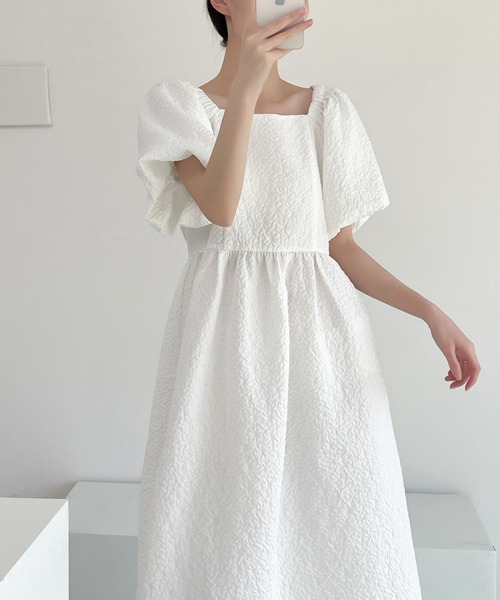 ECLIN(エクラン)の「ふくれジャガードパフスリーブスクエアワンピース(ワンピース・レディース・ベージュ/ブラック/ホワイト・M/L)」の18枚目の写真