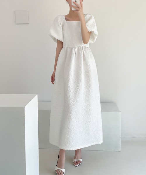 ECLIN(エクラン)の「ふくれジャガードパフスリーブスクエアワンピース(ワンピース・レディース・ベージュ/ブラック/ホワイト・M/L)」の17枚目の写真
