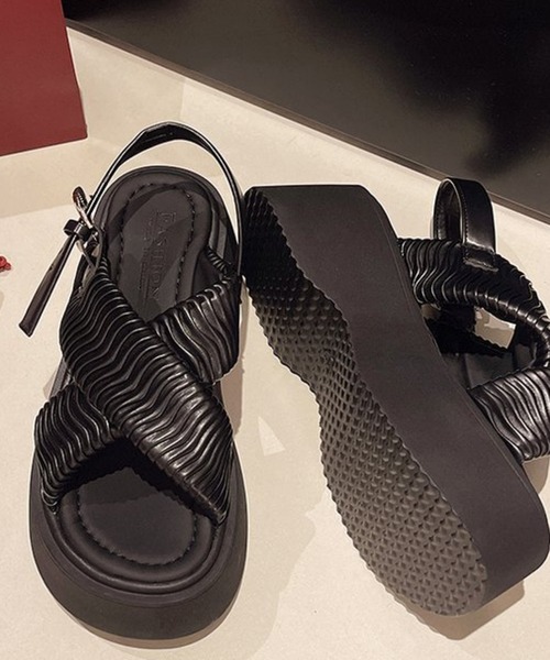 ANOTHER S（アナザーエス）の「クロスデザインギャザー厚底サンダル（サンダル・レディース・ブラック/シルバー/アイボリー・37/38/39）」の8枚目の写真