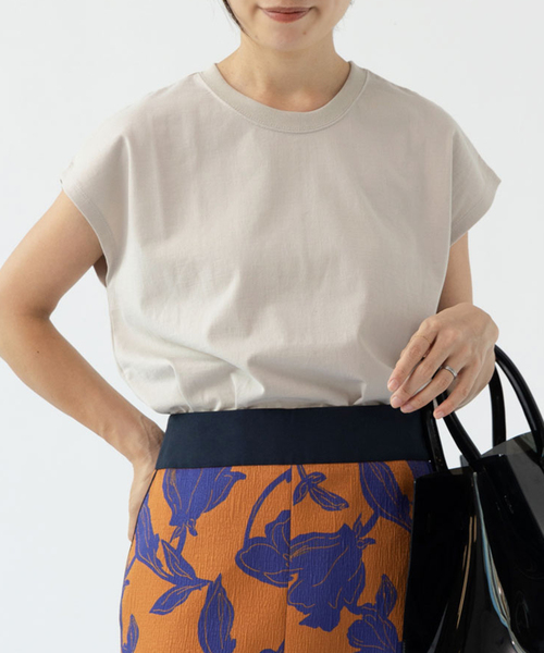 IENA(イエナ)の「《追加3》ラウンドテールプルオーバー(Tシャツ/カットソー・レディース・ベージュ/ホワイト/ブラウン/ブラック系その他・FREE)」の10枚目の写真
