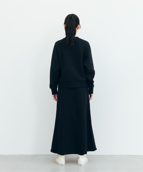 KELTY(ケルティ)の「ワンポイントロゴ クロップド クルーネック(スウェット・レディース・アイボリー/ブラック/ヘザーグレー/バーガンディー/ダークグリーン/ネイビー・FREE)」の10枚目の写真