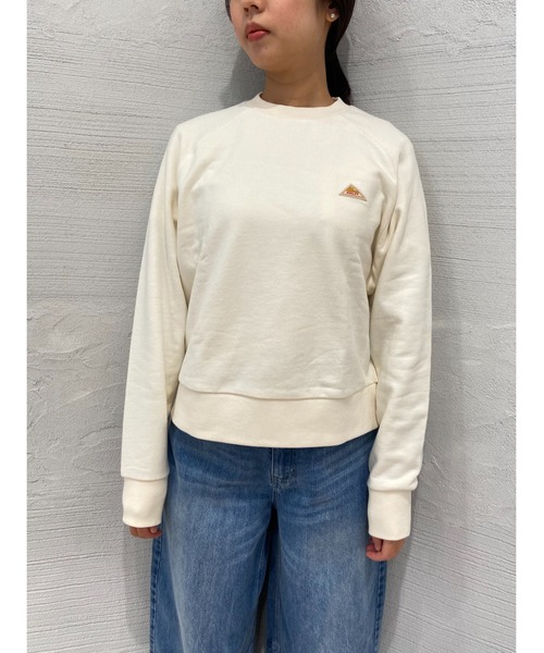 KELTY(ケルティ)の「ワンポイントロゴ クロップド クルーネック(スウェット・レディース・アイボリー/ブラック/ヘザーグレー/バーガンディー/ダークグリーン/ネイビー・FREE)」の15枚目の写真
