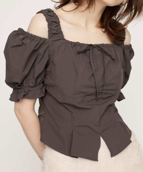 SLY(スライ)の「SHOULDER OPEN SQ PUFF TOPS ショルダー オープン スクエア パフ トップス(シャツ/ブラウス・レディース・アイボリー/ライトブラック/ライトパープル・FREE)」の3枚目の写真