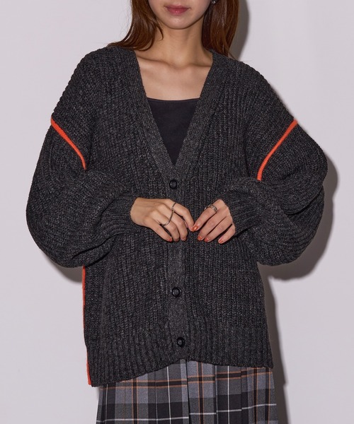 MAISON BREEZE reveur(メゾンブリーズレヴール)の「【MAISON BREEZE reveur】配色Vネックニットカーディガン DTK(カーディガン/ボレロ・レディース・グレー/アイボリー/チャコールグレー・FREE)」の2枚目の写真