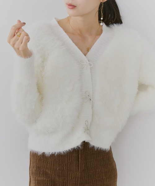 TITTY&CO.（ティティーアンドコー）の「リボンフェイクファーカーディガン（カーディガン/ボレロ・レディース・ベージュ/ピンク/アイボリー・FREE）」の4枚目の写真