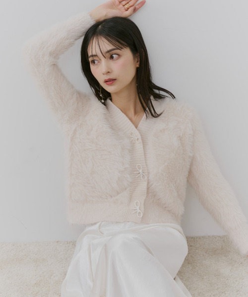 TITTY&CO.（ティティーアンドコー）の「リボンフェイクファーカーディガン（カーディガン/ボレロ・レディース・ベージュ/ピンク/アイボリー・FREE）」の6枚目の写真