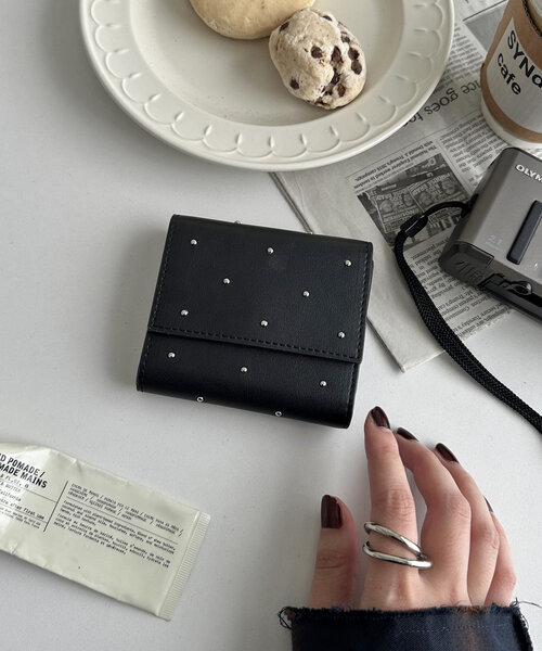 DISCOAT（ディスコート）の「スタッズ三つ折りウォレット（財布・レディース・シルバー/ピンク/ブラック/アイボリー・FREE）」の3枚目の写真