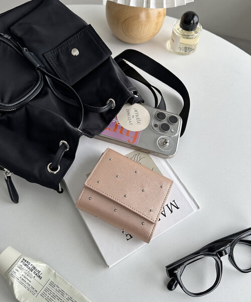 スタッズ三つ折りウォレット（財布）｜DISCOAT（ディスコート）の