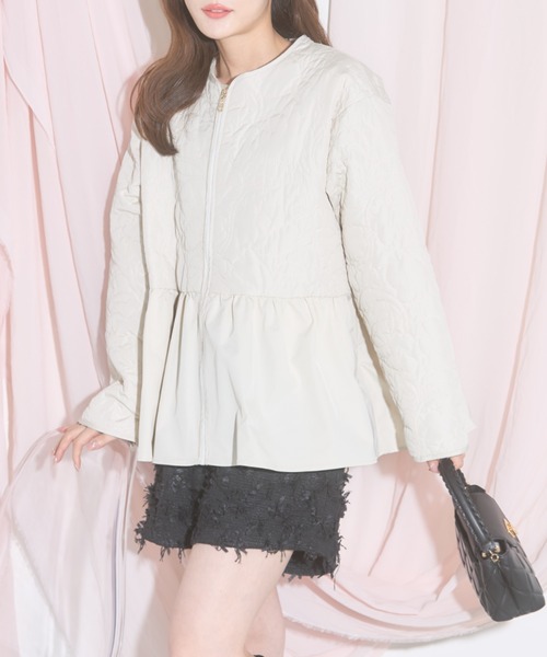 tocco closet(トッコ クローゼット)の「【ZOZO限定】フラワーキルティングタフタショートコート(ナイロンジャケット・レディース・ブラック/オフホワイト・M)」の6枚目の写真