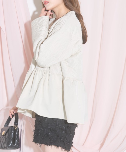 tocco closet(トッコ クローゼット)の「【ZOZO限定】フラワーキルティングタフタショートコート(ナイロンジャケット・レディース・ブラック/オフホワイト・M)」の10枚目の写真