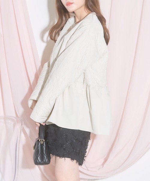 tocco closet(トッコ クローゼット)の「【ZOZO限定】フラワーキルティングタフタショートコート(ナイロンジャケット・レディース・ブラック/オフホワイト・M)」の7枚目の写真