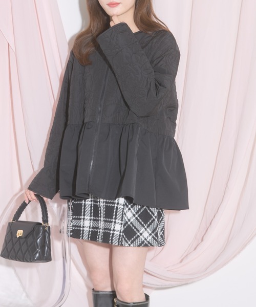 tocco closet(トッコ クローゼット)の「【ZOZO限定】フラワーキルティングタフタショートコート(ナイロンジャケット・レディース・ブラック/オフホワイト・M)」の17枚目の写真