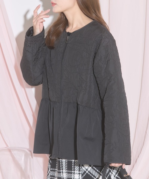 tocco closet(トッコ クローゼット)の「【ZOZO限定】フラワーキルティングタフタショートコート(ナイロンジャケット・レディース・ブラック/オフホワイト・M)」の22枚目の写真