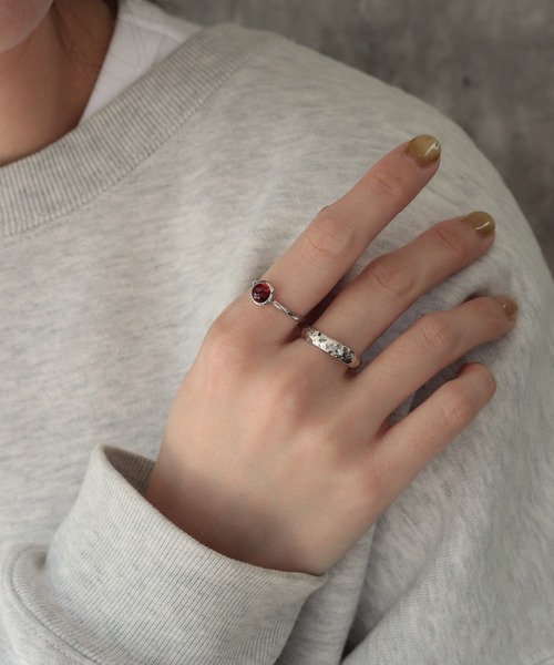 NOIR DE POUPEE（ノワールドプーペ）の「Two as one silver925 つちめワイドリング　ペア（リング・レディース・ゴールド/シルバー・#9/#11/#13/#15/#17）」の3枚目の写真