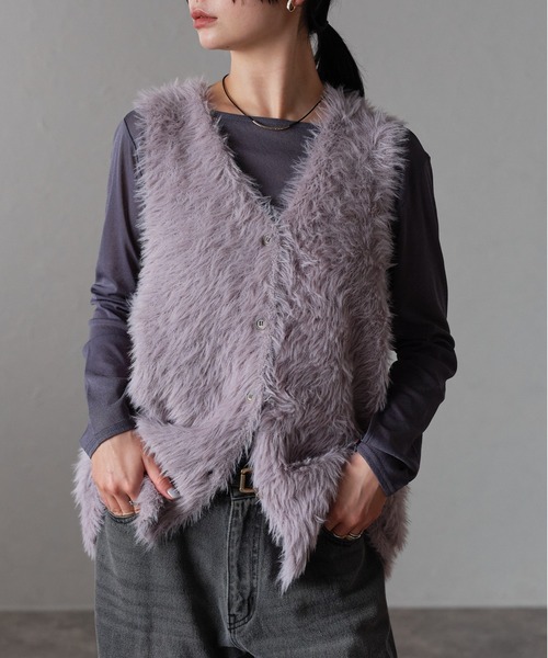 r.（アールドット）の「フェザーヤーン　フロント釦ベスト（ベスト・レディース・オフホワイト/グレー/チャコールグレー・FREE）」の3枚目の写真