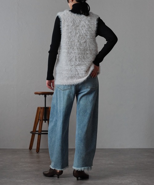 r.（アールドット）の「フェザーヤーン　フロント釦ベスト（ベスト・レディース・オフホワイト/グレー/チャコールグレー・FREE）」の8枚目の写真