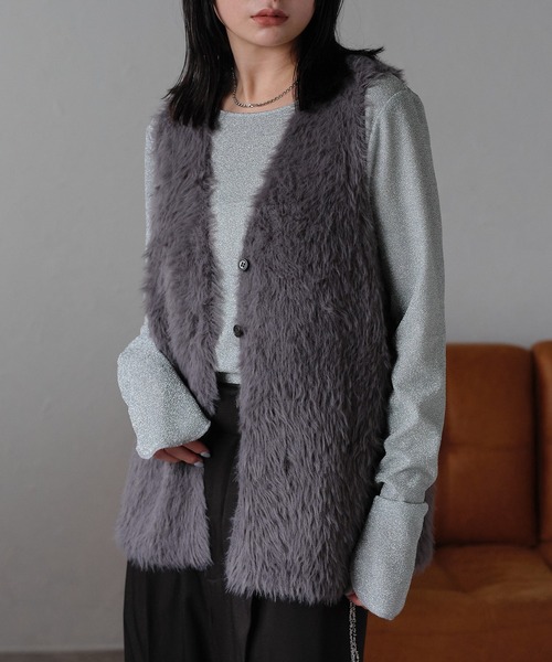 r.（アールドット）の「フェザーヤーン　フロント釦ベスト（ベスト・レディース・オフホワイト/グレー/チャコールグレー・FREE）」の9枚目の写真