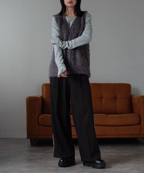 r.（アールドット）の「フェザーヤーン　フロント釦ベスト（ベスト・レディース・オフホワイト/グレー/チャコールグレー・FREE）」の11枚目の写真