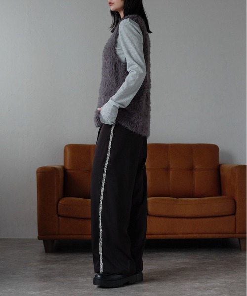 r.（アールドット）の「フェザーヤーン　フロント釦ベスト（ベスト・レディース・オフホワイト/グレー/チャコールグレー・FREE）」の12枚目の写真