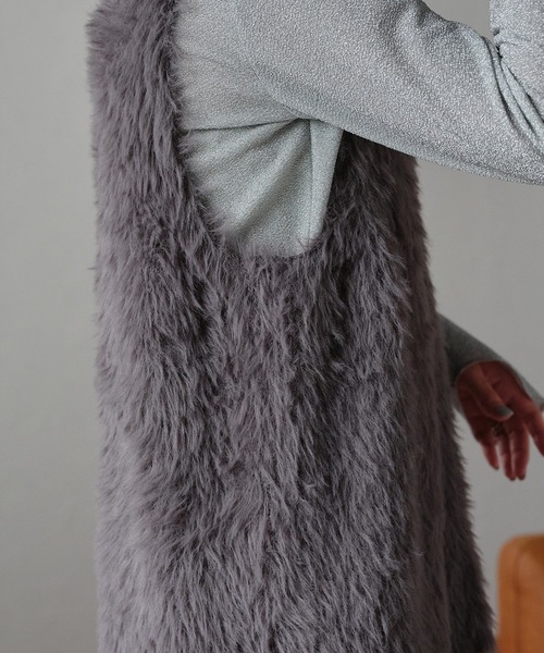 r.（アールドット）の「フェザーヤーン　フロント釦ベスト（ベスト・レディース・オフホワイト/グレー/チャコールグレー・FREE）」の16枚目の写真