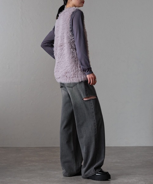 r.（アールドット）の「フェザーヤーン　フロント釦ベスト（ベスト・レディース・オフホワイト/グレー/チャコールグレー・FREE）」の20枚目の写真