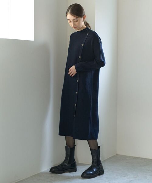 YECCA VECCA（イェッカヴェッカ）の「釦デザインハイネックニットワンピ-ス（ワンピース・レディース・ベージュ/ネイビー/ラベンダー・FREE）」の16枚目の写真
