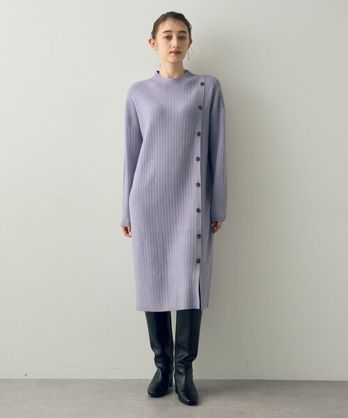 YECCA VECCA（イェッカヴェッカ）の「釦デザインハイネックニットワンピ-ス（ワンピース・レディース・ベージュ/ネイビー/ラベンダー・FREE）」の20枚目の写真