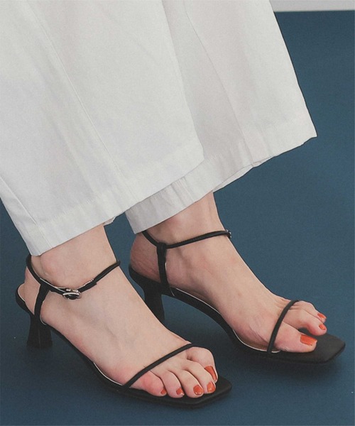 titivate（ティティベイト）の「スクエアトゥストラップサンダル（サンダル・レディース・ブラウン/オレンジ/ゴールド/シルバー/ブラック・LL/L/M/S）」の2枚目の写真