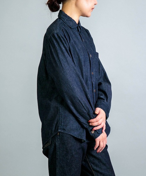 OMNIGOD（オムニゴッド）の「[OMNIGOD womens / オムニゴッド] 5.5ozデニム スプレッドカラーマニッシュシャツ（シャツ/ブラウス・レディース・ワンウォッシュ・2/3）」の2枚目の写真