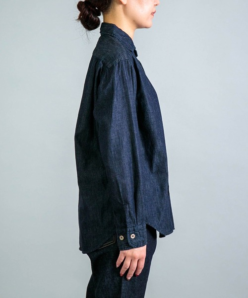OMNIGOD（オムニゴッド）の「[OMNIGOD womens / オムニゴッド] 5.5ozデニム スプレッドカラーマニッシュシャツ（シャツ/ブラウス・レディース・ワンウォッシュ・2/3）」の5枚目の写真