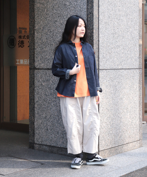 OMNIGOD（オムニゴッド）の「[OMNIGOD womens / オムニゴッド] 5.5ozデニム スプレッドカラーマニッシュシャツ（シャツ/ブラウス・レディース・ワンウォッシュ・2/3）」の16枚目の写真