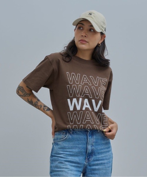 WAVE CITY(ウェイブシティ)の「【WAVECITY/ウェイブシティ】WAVE CITY Continuos logo Tee/コットン100%ユニセックスWAVE ロゴデザインTee(Tシャツ/カットソー・メンズ・ブラック/ブラウン/ホワイト・X-LARGE/LARGE/MEDIUM)」の3枚目の写真