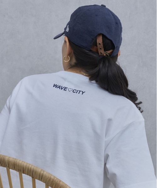 WAVE CITY(ウェイブシティ)の「【WAVECITY/ウェイブシティ】WAVE CITY Continuos logo Tee/コットン100%ユニセックスWAVE ロゴデザインTee(Tシャツ/カットソー・メンズ・ブラック/ブラウン/ホワイト・X-LARGE/LARGE/MEDIUM)」の4枚目の写真