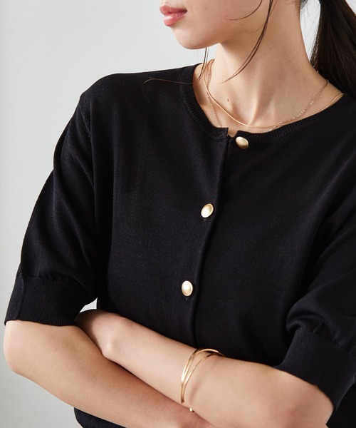 RANAN(ラナン)の「【洗える・接触冷感】ゴールド調ボタン5分袖ニットカーデ(カーディガン/ボレロ・レディース・ブラック/グレー/オフホワイト/ネイビー・LL/L/M)」の9枚目の写真