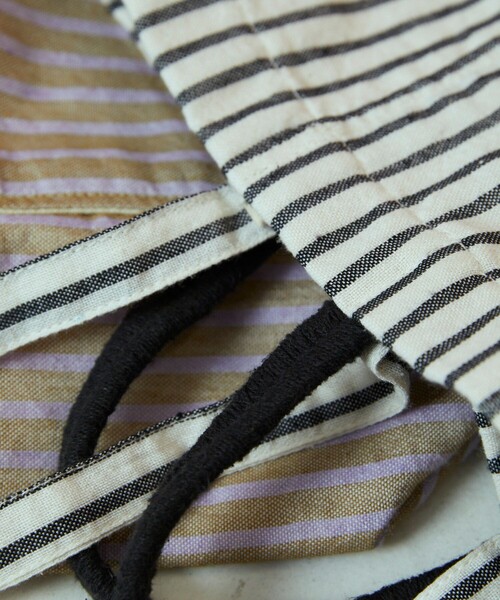 Freada(フリーダ)の「beej/ビージ Stripe Fabric Big tote bag/ストライプ ファブリック ビッグトートバッグ 限定展開(トートバッグ・レディース・ブラック/マスタード・ONE SIZE)」の6枚目の写真