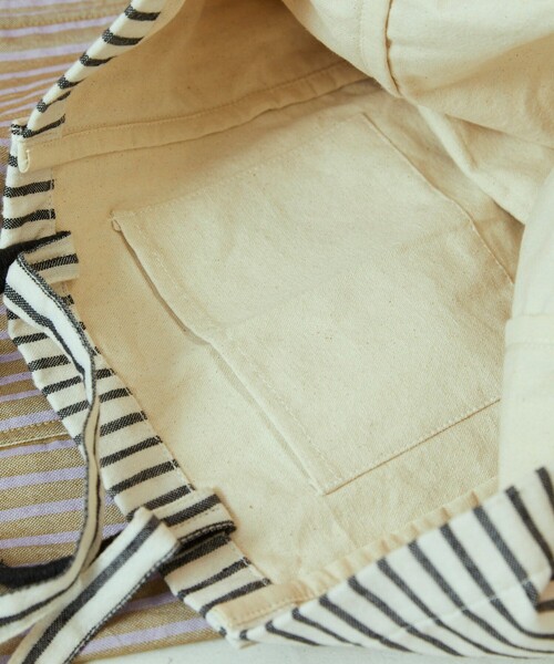 Freada(フリーダ)の「beej/ビージ Stripe Fabric Big tote bag/ストライプ ファブリック ビッグトートバッグ 限定展開(トートバッグ・レディース・ブラック/マスタード・ONE SIZE)」の4枚目の写真