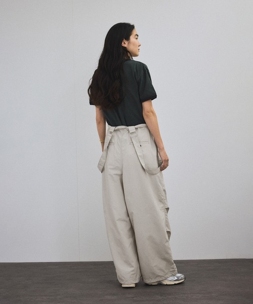 SALON adam et rope'(サロン アダム エ ロペ)の「【ZOZOTOWN限定】サスペンダーハイウエストミリタリーパンツ(その他パンツ・レディース・ライトグレー/ブラック/カーキ・S/M/L/XS)」の7枚目の写真