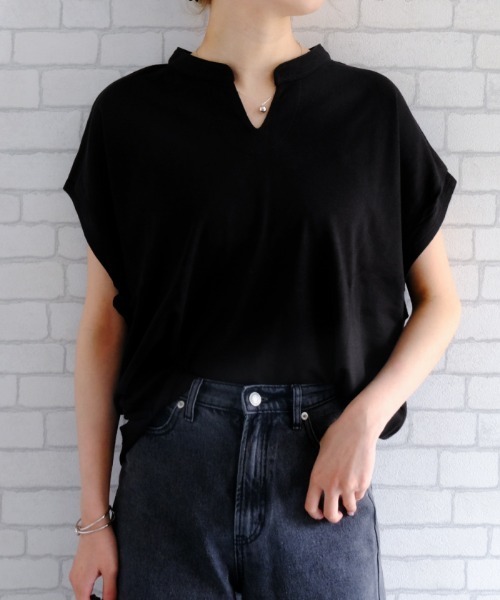 aquagarage（アクアガレージ）の「キーネックカットソー（Tシャツ/カットソー・レディース・アイボリー/チャコール/ブラック/グリーン・ONESIZE）」の2枚目の写真