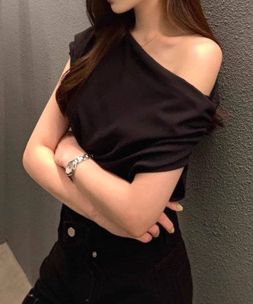 efill(エフィル)の「ハーフ オフショルダー ブラウス / カットソー(Tシャツ/カットソー・レディース・ホワイト/ブラック/イエロー・FREE)」の3枚目の写真