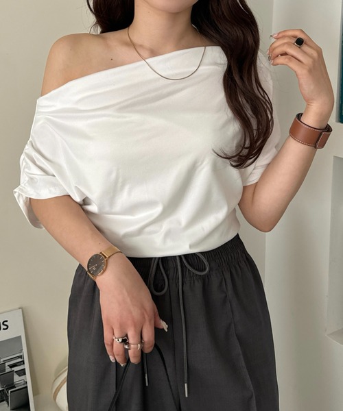 efill(エフィル)の「ハーフ オフショルダー ブラウス / カットソー(Tシャツ/カットソー・レディース・ホワイト/ブラック/イエロー・FREE)」の12枚目の写真