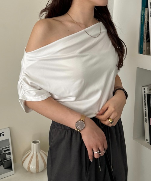 efill(エフィル)の「ハーフ オフショルダー ブラウス / カットソー(Tシャツ/カットソー・レディース・ホワイト/ブラック/イエロー・FREE)」の5枚目の写真