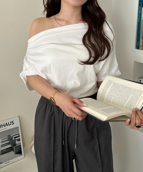 efill(エフィル)の「ハーフ オフショルダー ブラウス / カットソー(Tシャツ/カットソー・レディース・ホワイト/ブラック/イエロー・FREE)」の18枚目の写真