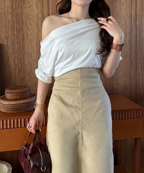 efill(エフィル)の「ハーフ オフショルダー ブラウス / カットソー(Tシャツ/カットソー・レディース・ホワイト/ブラック/イエロー・FREE)」の14枚目の写真