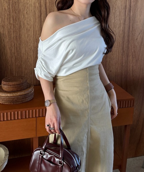 efill(エフィル)の「ハーフ オフショルダー ブラウス / カットソー(Tシャツ/カットソー・レディース・ホワイト/ブラック/イエロー・FREE)」の15枚目の写真