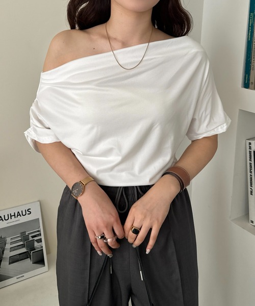 efill(エフィル)の「ハーフ オフショルダー ブラウス / カットソー(Tシャツ/カットソー・レディース・ホワイト/ブラック/イエロー・FREE)」の21枚目の写真