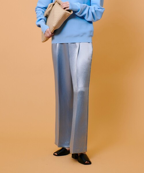 allureville(アルアバイル)の「アセテートサテンタックパンツ(その他パンツ・レディース・ライトブルー/ブラック・2/1)」の3枚目の写真