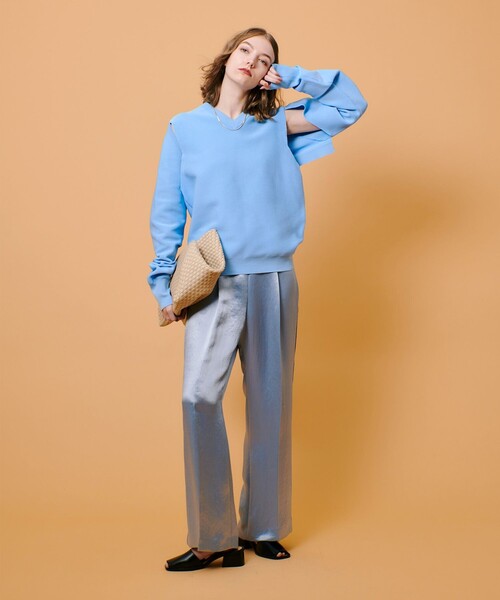 allureville(アルアバイル)の「アセテートサテンタックパンツ(その他パンツ・レディース・ライトブルー/ブラック・2/1)」の5枚目の写真