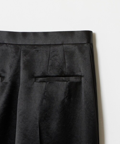 allureville(アルアバイル)の「アセテートサテンタックパンツ(その他パンツ・レディース・ライトブルー/ブラック・2/1)」の12枚目の写真