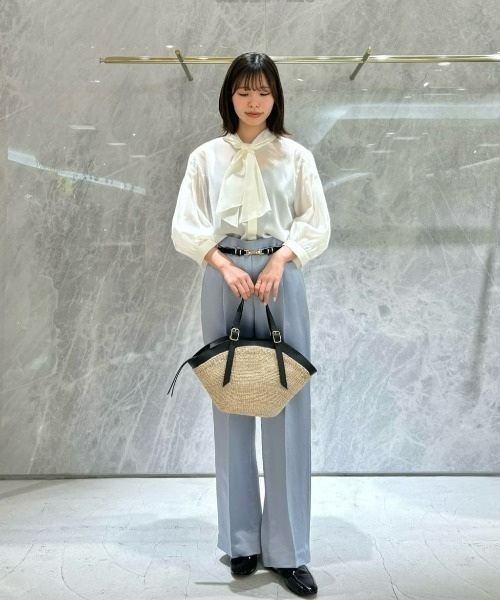 allureville(アルアバイル)の「アセテートサテンタックパンツ(その他パンツ・レディース・ライトブルー/ブラック・2/1)」の15枚目の写真