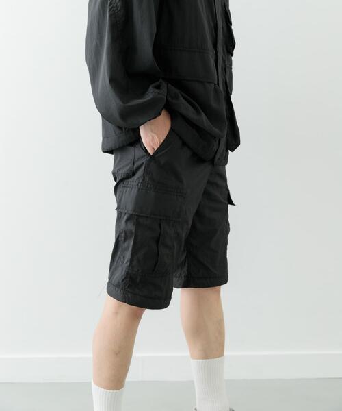 ITEMS URBANRESEARCH(アイテムズ アーバンリサーチ)の「『セットアップ対応』スーパーライトナイロン2wayカーゴパンツ(その他パンツ・メンズ・ブラック/チャコールグレー・MEDIUM/LARGE)」の3枚目の写真